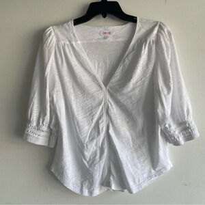 Goldie Lewinter white top 22228